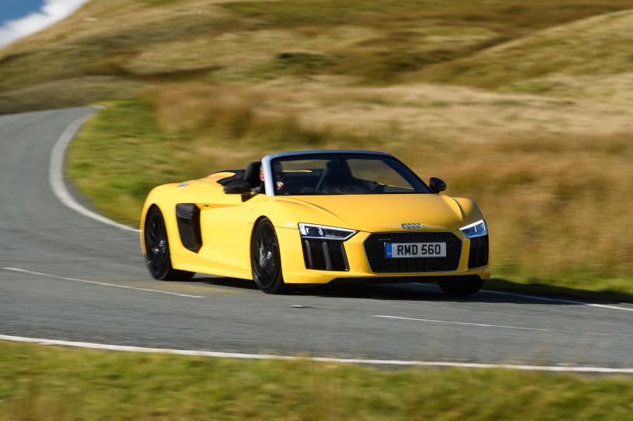  Audi R8 Spyder V10 2016 года  (UK) (фото 8 из 40)